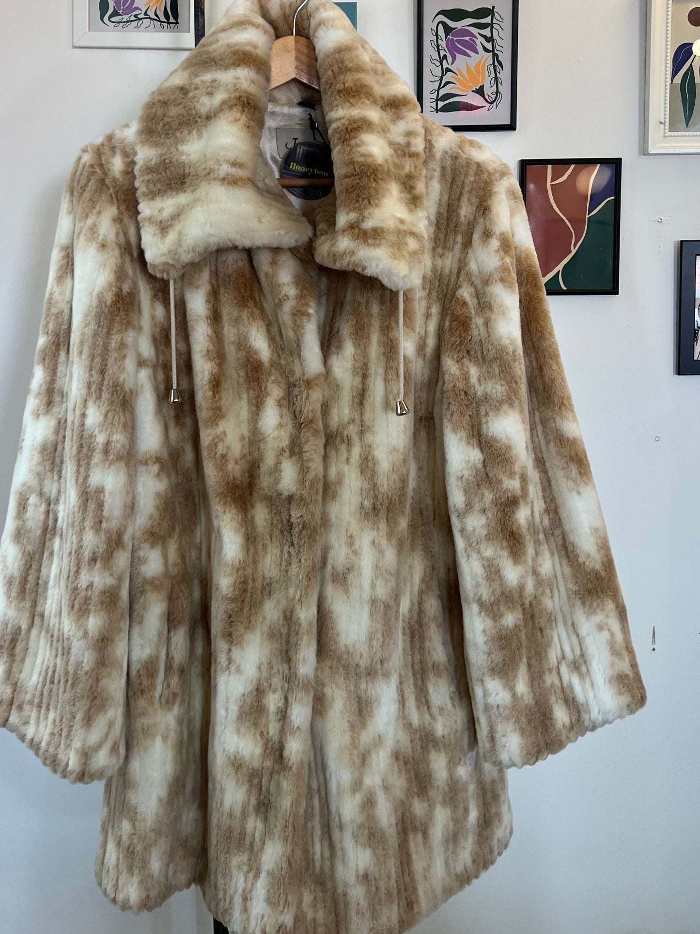 Manteau de fourrure synthétique